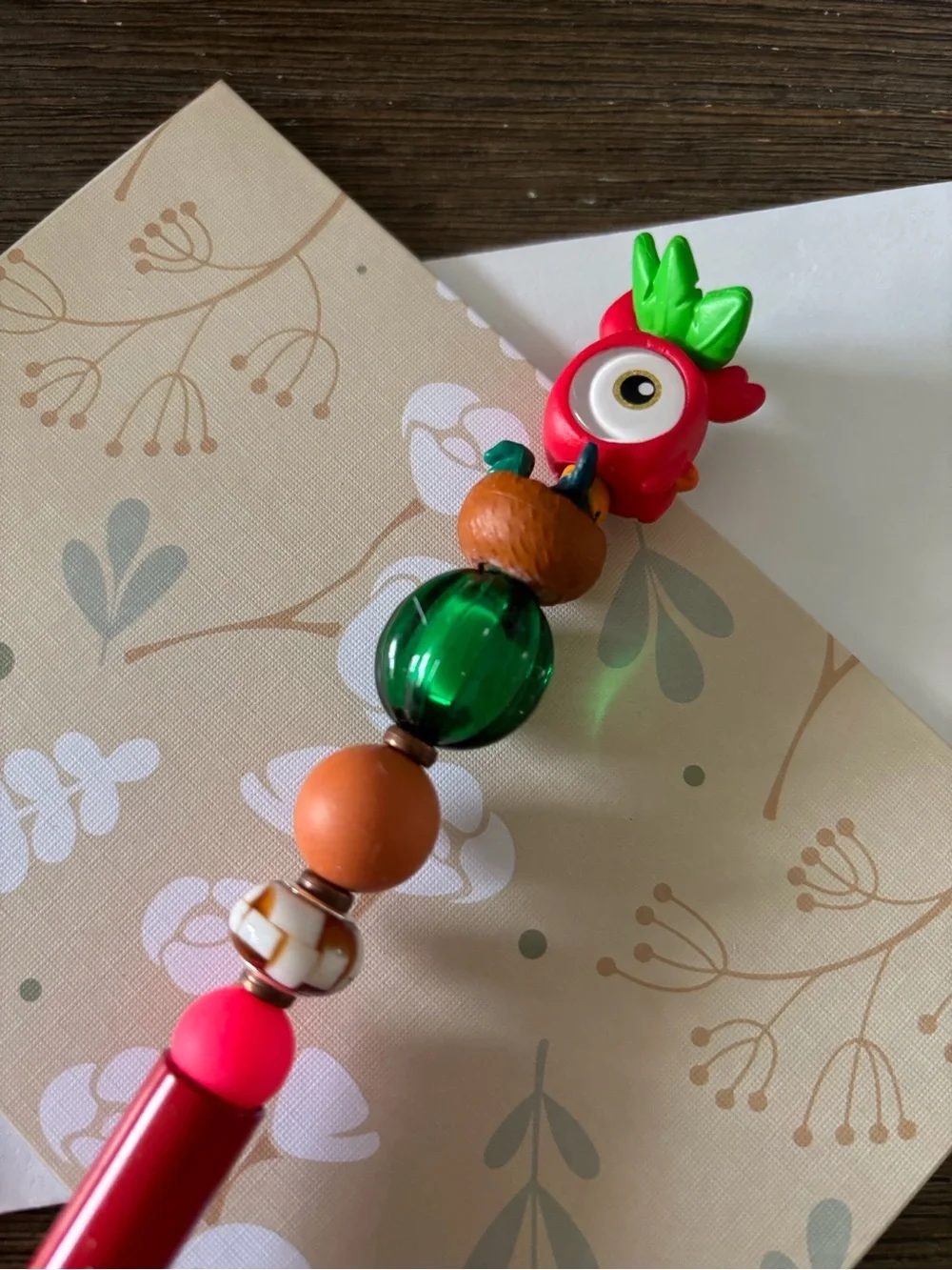 Disney Doorables: Moana: Hei Hei island handmade beaded pen